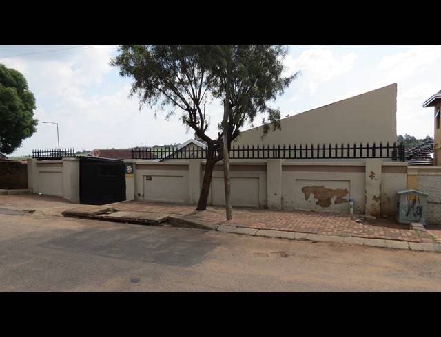 3 BEDROOM FREEHOLD FOR SALE IN KAGISO